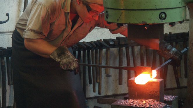 
                    La produzione del coltello da cuoco damasco a Solingen