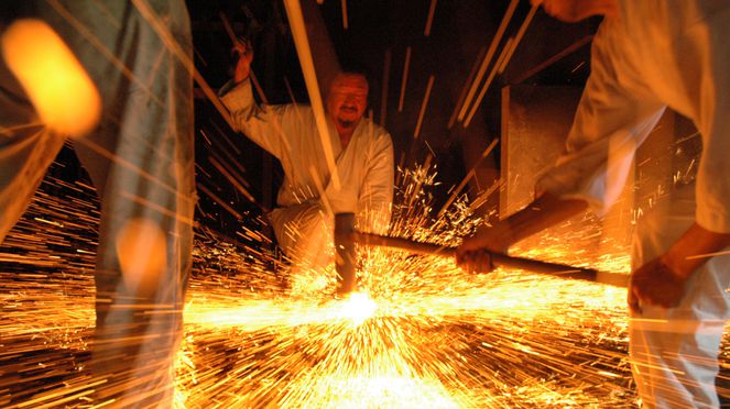 
                    Japanese cutler forging the flexible fillet knife