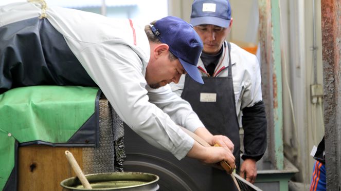 
                    Tomatenmesser Tim Mälzer in der Kai Produktion