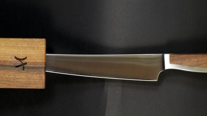 
                    couteau à jambon Caminada avec étui en bois avec manche en bois de noyer suisse