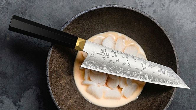 
                    Ensei Kiritsuke ist ideal für feines Schneiden von Kräutern und exaktes Portionieren von Fleisch und Fisch