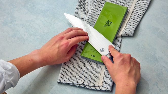 
                    Pierre à aiguiser diamantée 220 à gros grain: idéale pour l’affûtage grossier