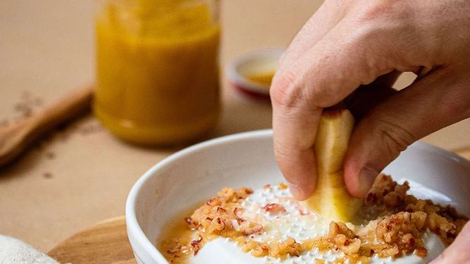 
                    râpe à légumes également pour râper des pommes
