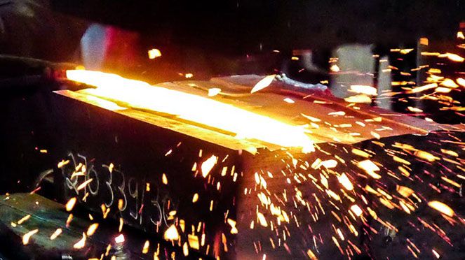 
                    Forging of the Synchros Chef's knife made by Güde Solingen