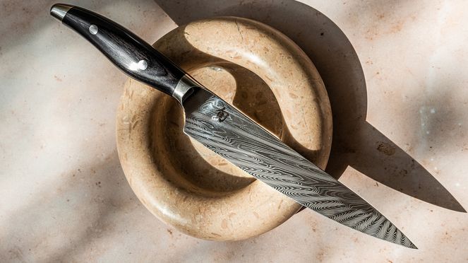 
                    The Nagare Black utility knife is a true kitchen all-rounder