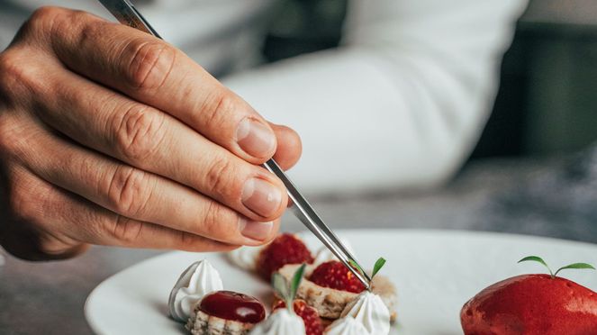 
                    triangle precision tweezers made of high-quality stainless steel; therefore, dishwasher-safe