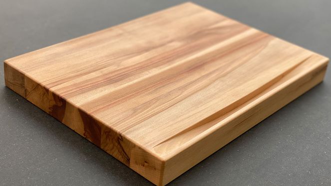 
                    Cutting Board L with finely sanded and sealed surface