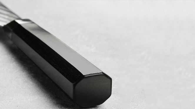 
                    Kai Shun Dual Core Allzweckmesser mit traditionell achteckige Griff aus Pakkaholz mit Ebenholz-Finish