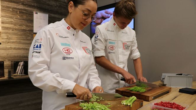 
                    Kai Shun Kiritsuke en action de l'équipe nationale junior des cuisiniers