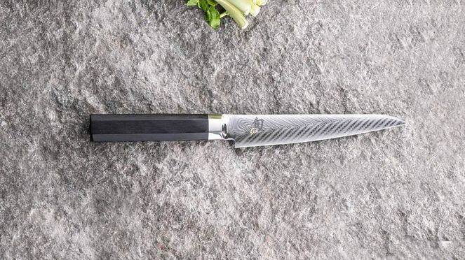 
                    Das Kai Shun Dual Core Allzweckmesser ist vielseitig einsetzbar