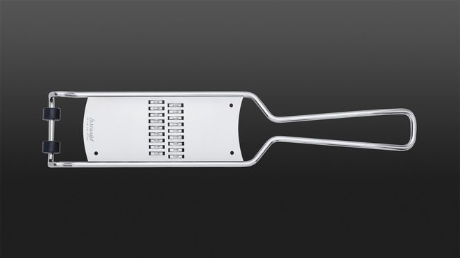 
                    The triangle julienne grater made of stainless steel is extremely sharp thanks to a special photo-etching process